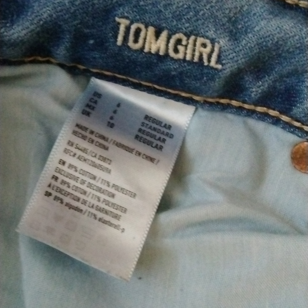 AMERICAN EAGLE OUTFITTERS- Tom Girl High Rise Distressed Jeans Size 6 - Picture 4 of 5